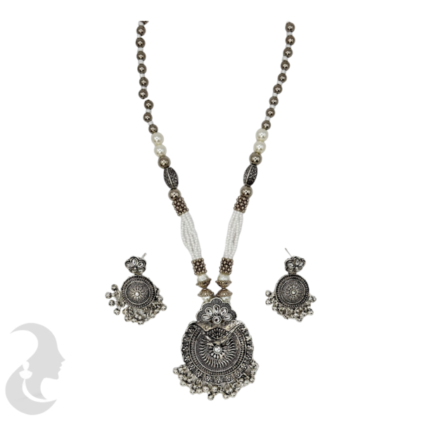 Black Silver- Round Pendant- Plain Stones- White & Silver Beads- Studs, Product Code: V-1181