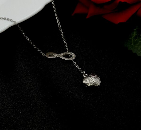 Stainless Steel Silver Plated Infinite White Shell Heart pendant Necklace, Product Code: D-5169