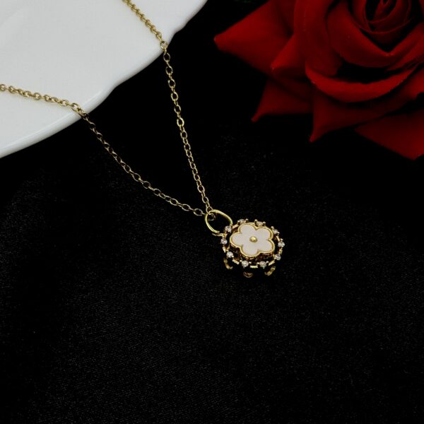 Stainless Steel Black &White Flower Pendent Necklace, Product Code: D-5215