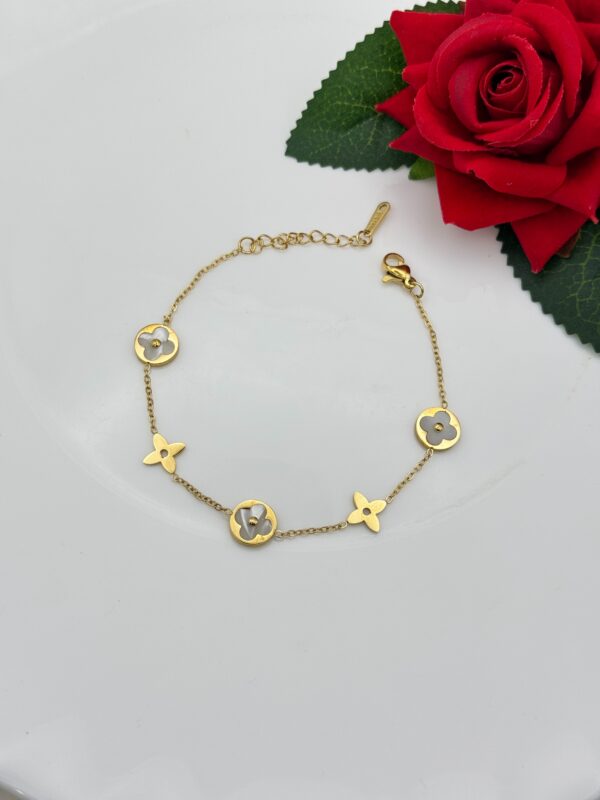 Stainless Steel White Shell Bracelet- White Color, Product Code: D-5022